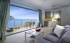 Xenia Residence & Suites